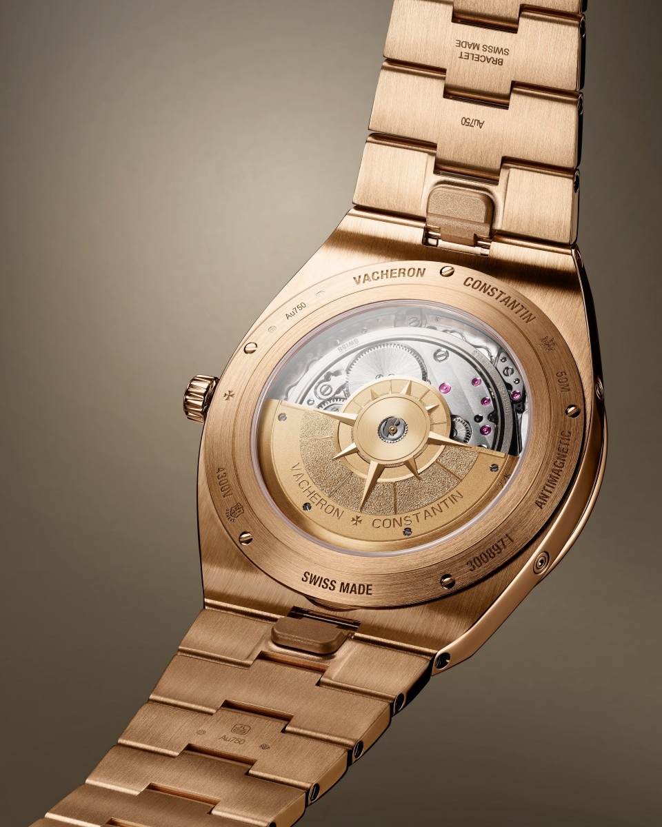 3/4 view - Image - Watch - Overseas perpetual calendar ultra-thin - 41.5 mm Pink Gold with Rubber strap