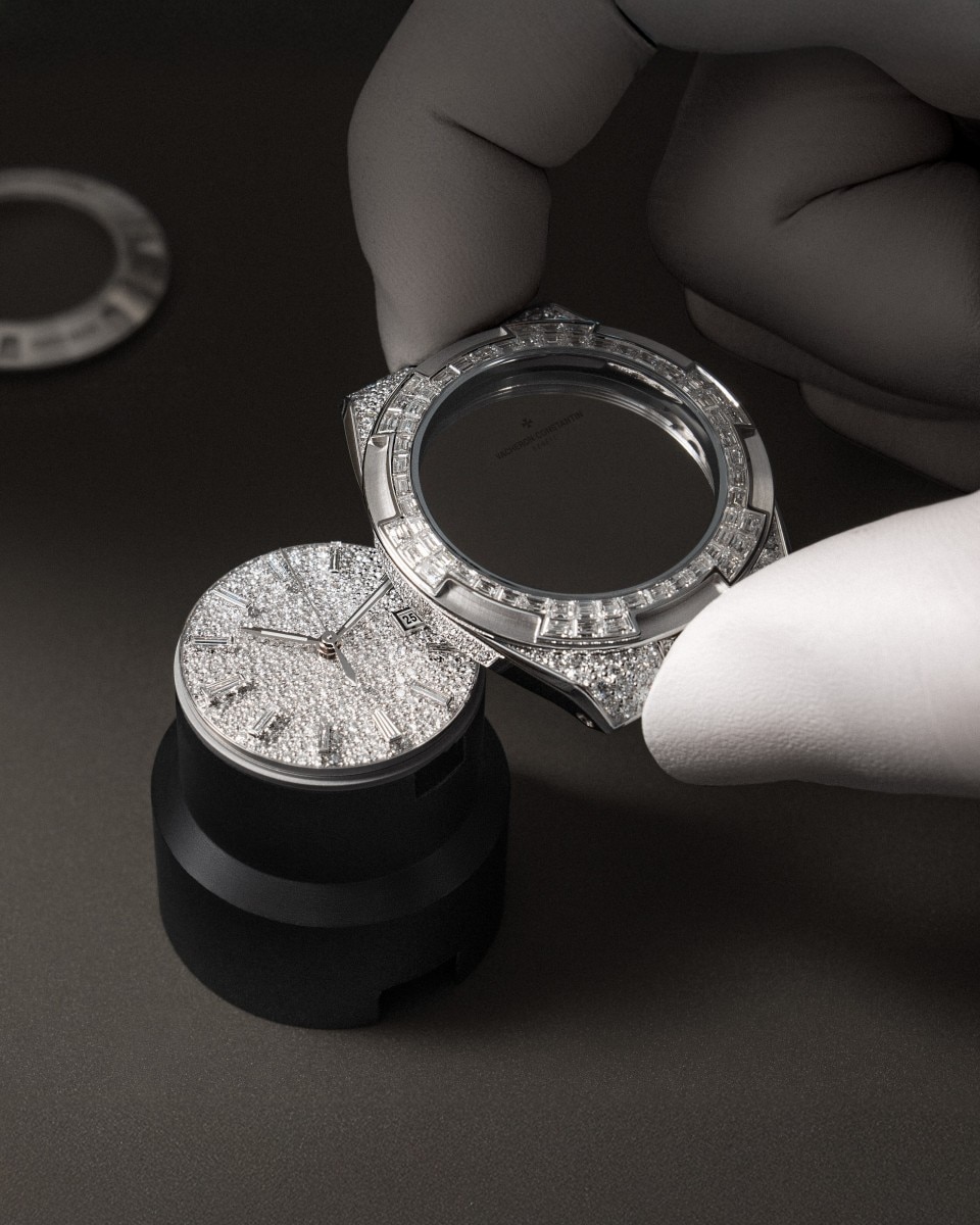  - Image - Watch - Overseas self-winding high jewellery - 35 mm White Gold with Alligator leather, Rubber, White Gold straps