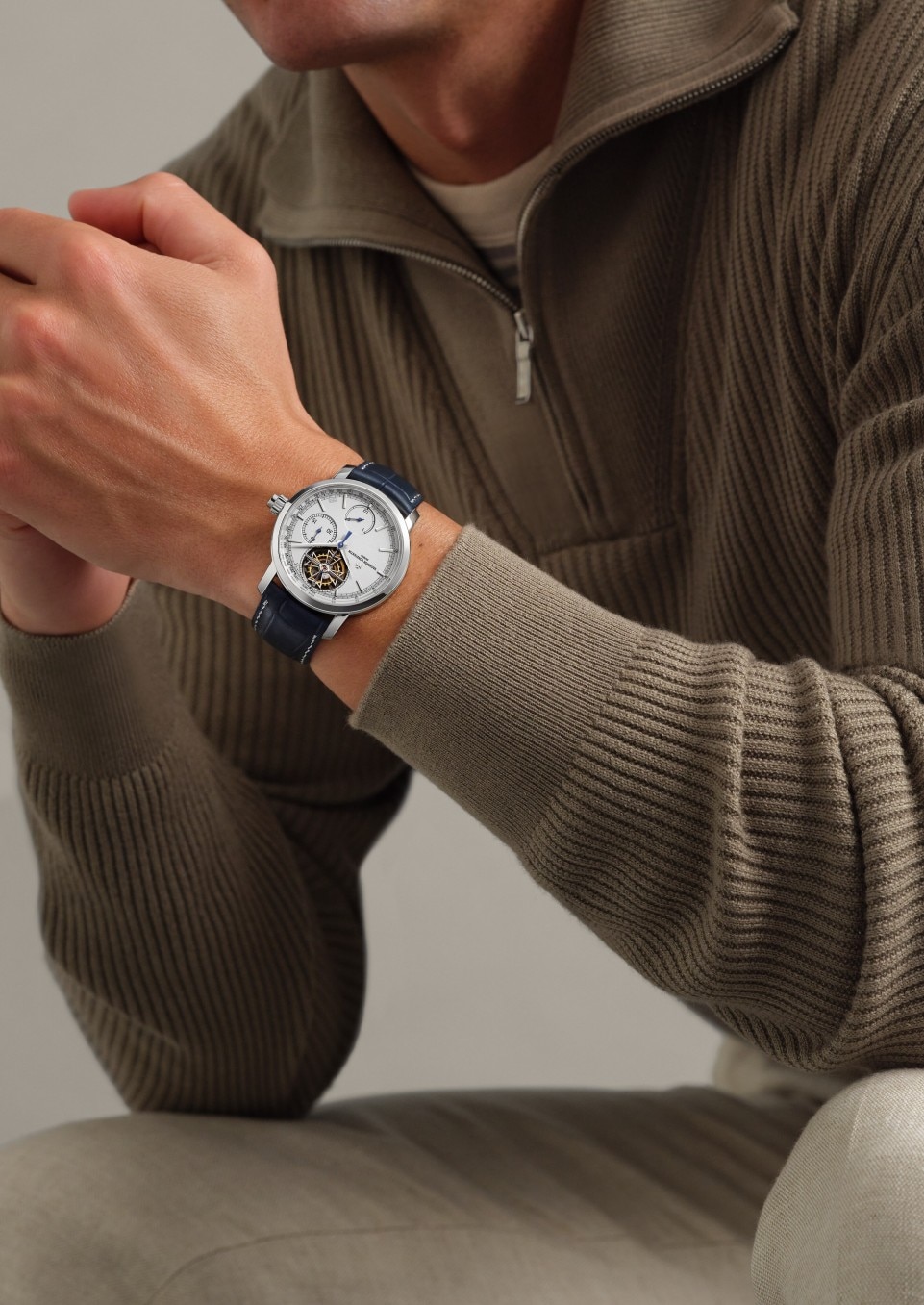 - Lifestyle product photo - Watch - Traditionnelle tourbillon chronograph Collection Excellence Platine - 42.5 mm Platinum with Alligator leather strap
