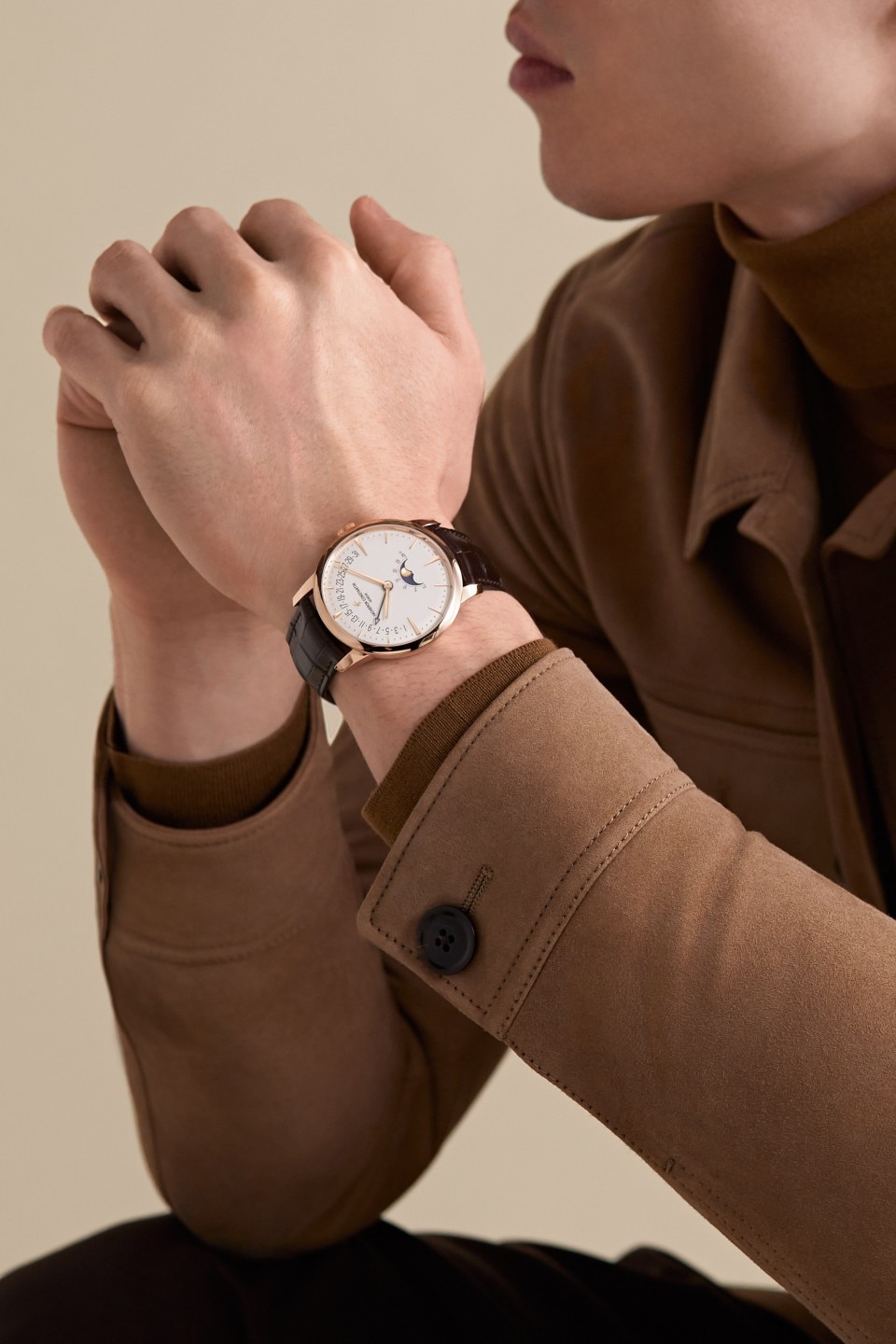 - 生活风格作品照片 - 腕表 - Patrimony传承系列月相逆跳日历 - 42.5毫米 粉红金 隽永 鳄鱼皮 表带