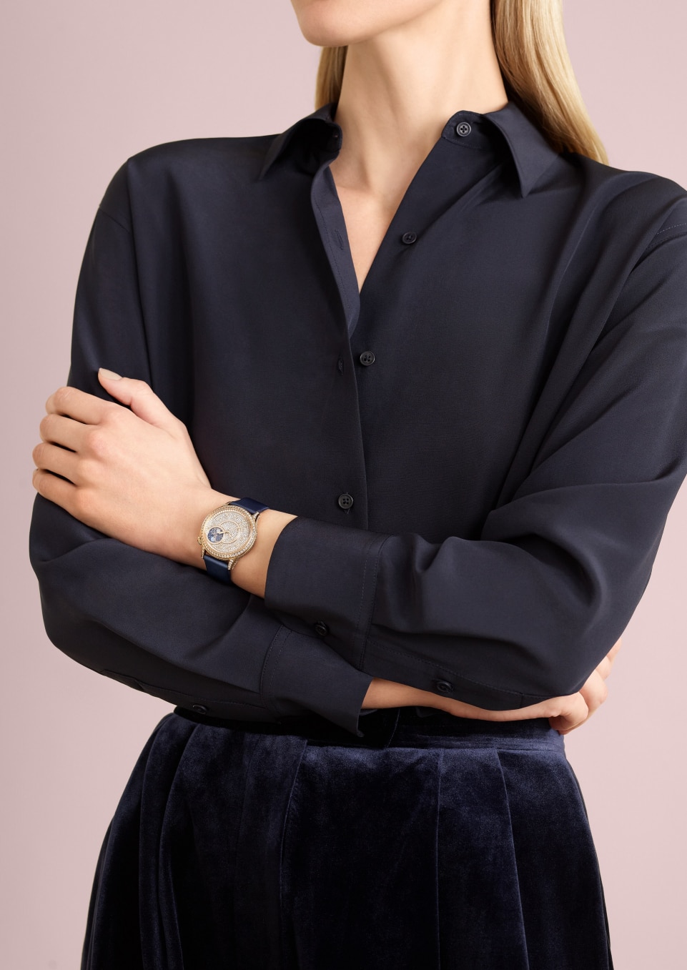  - 生活风格作品照片 - 腕表 - Égérie伊灵女神系列月相 - 37毫米 粉红金 隽永 缎面效果小牛皮, 鳄鱼皮 表带