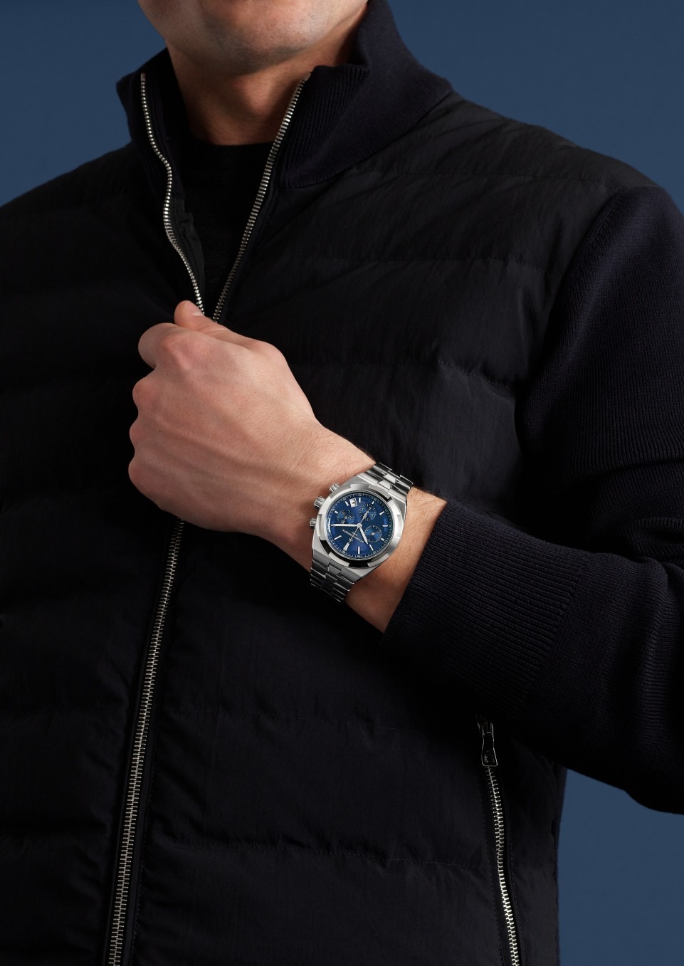 - Lifestyle product photo - Watch - Overseas chronograph - 42.5 mm Steel with Grained calfskin leather, Rubber straps