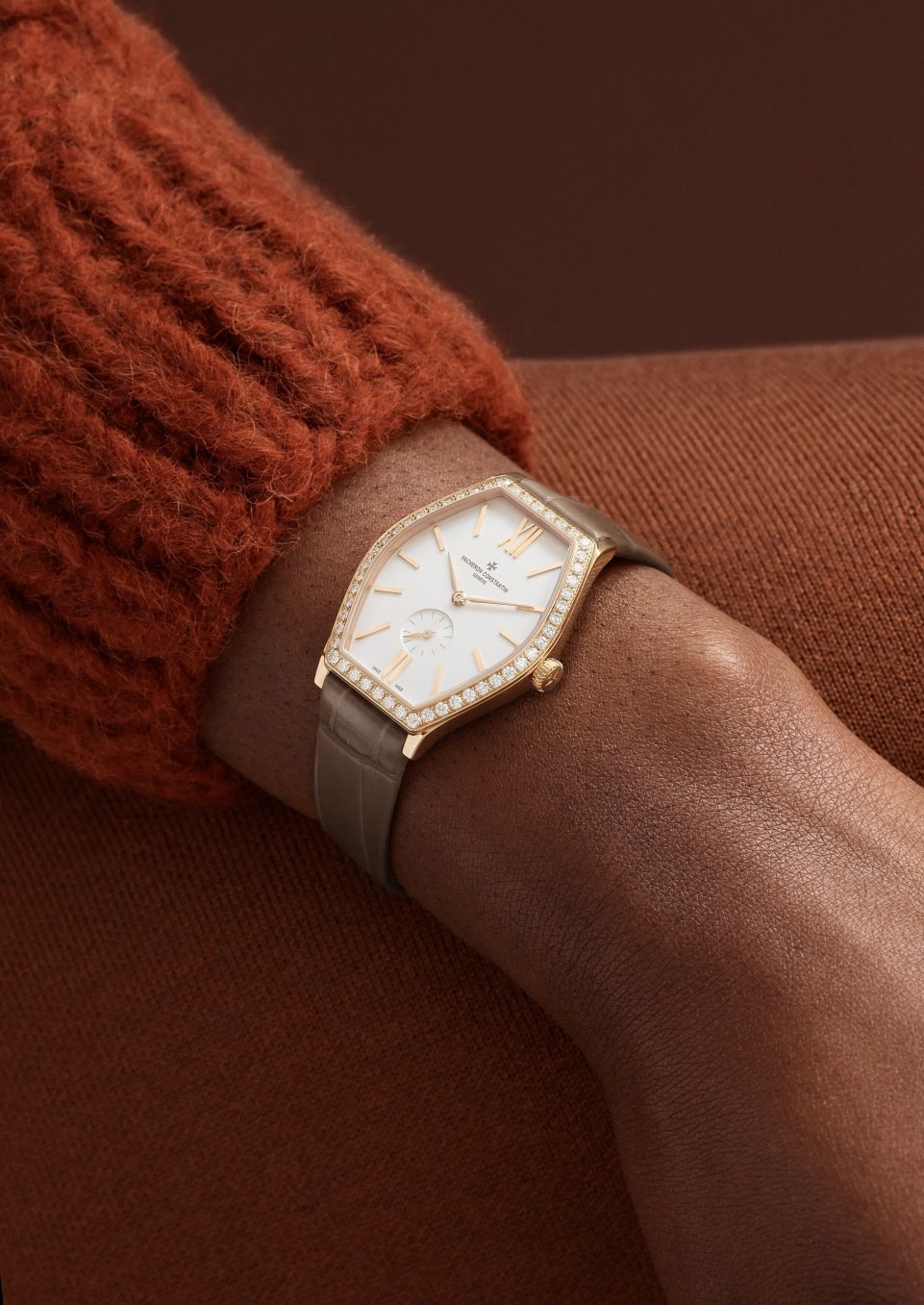 - Lifestyle product photo - Watch - Malte manual-winding - 34.4x28.4 mm Pink Gold with Alligator leather strap