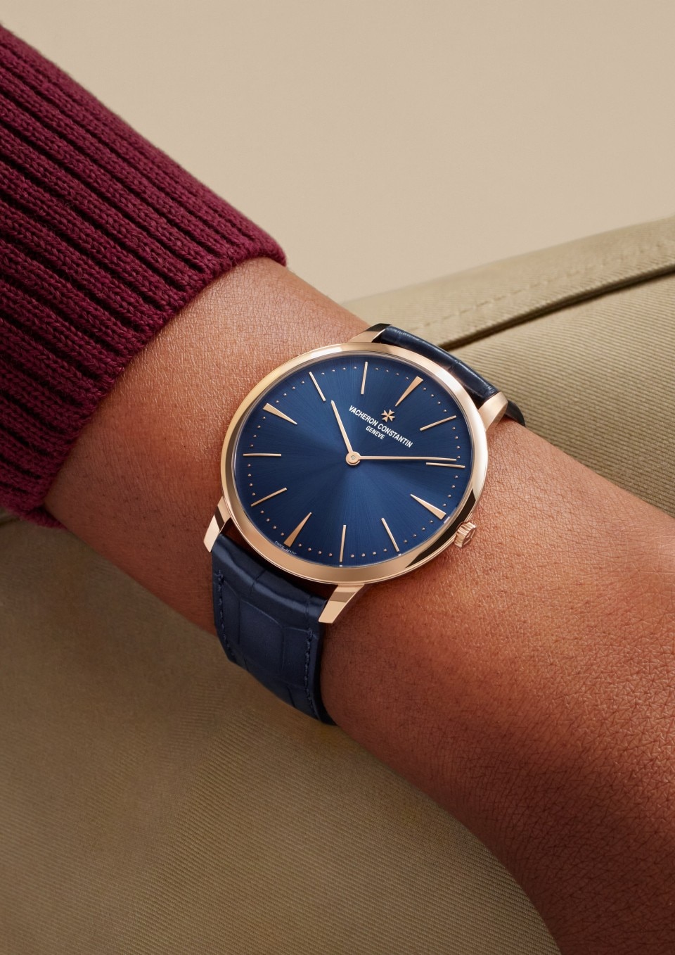 - Lifestyle product photo - Watch - Patrimony manual-winding - 40 mm Pink Gold with Alligator leather strap