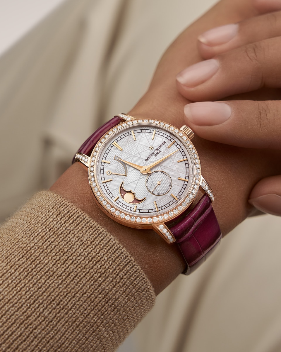 可选视图 - 生活风格作品照片 - 腕表 - Traditionnelle传袭系列月相腕表 - 36毫米 粉红金 隽永 鳄鱼皮 表带