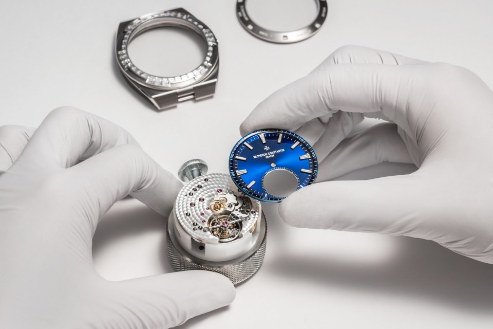 Other view - Reportage - Watch - Overseas tourbillon high jewellery - 42.5 mm White Gold with Grained calfskin leather, Rubber straps