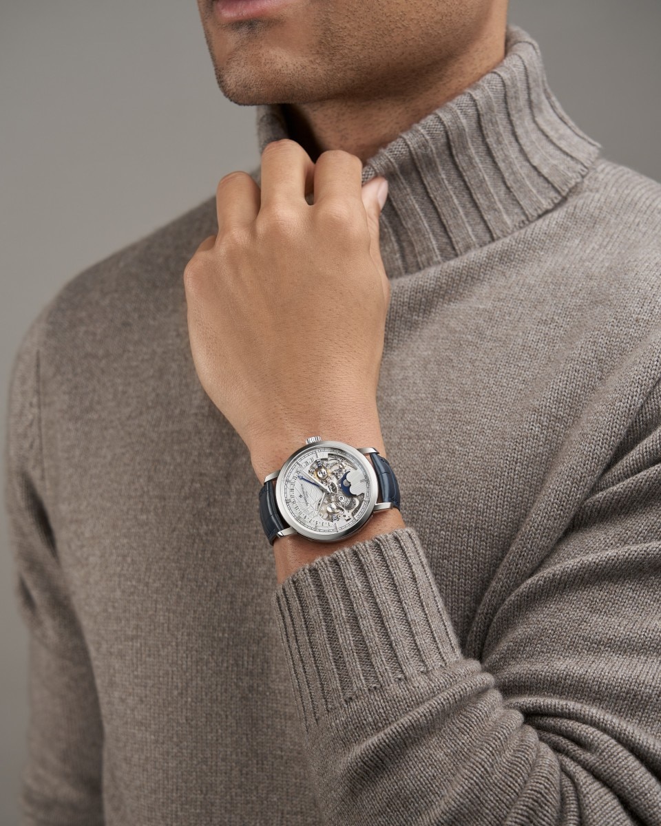 可选视图 - 生活风格作品照片 - 腕表 - Traditionnelle传袭系列万年历逆跳日历镂雕腕表 - 41毫米 铂金 隽永 鳄鱼皮 表带