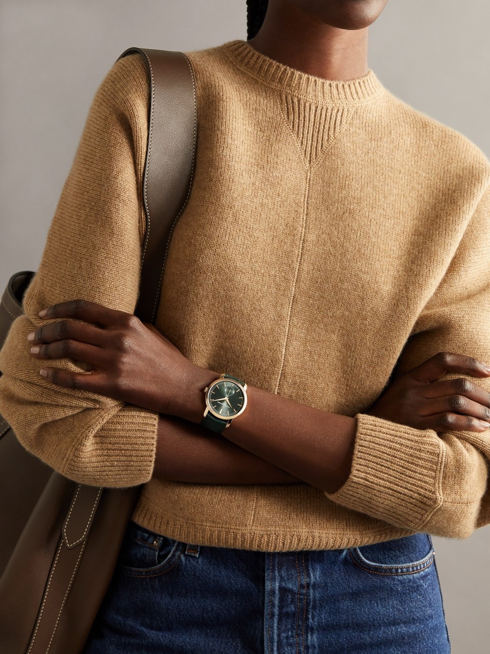 - Lifestyle product photo - Watch - Traditionnelle manual-winding - 38 mm Pink Gold with Alligator leather strap