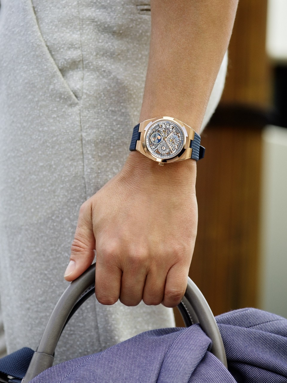 Other view - Lifestyle product photo - Watch - Overseas perpetual calendar ultra-thin skeleton - 41.5 mm Pink Gold with Grained calfskin leather, Rubber straps