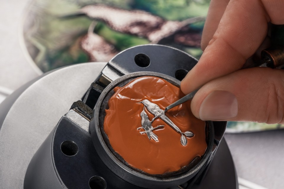 Other view - Reportage - Watch - Métiers d'Art Tribute to Explorer Naturalists - Terre de feu - 41 mm White Gold with Alligator leather strap