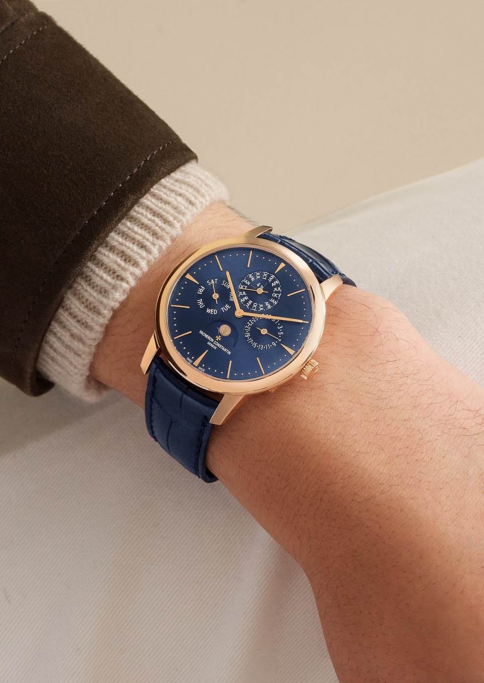 - Lifestyle product photo - Watch - Patrimony perpetual calendar ultra-thin - 41 mm Pink Gold with Alligator leather strap