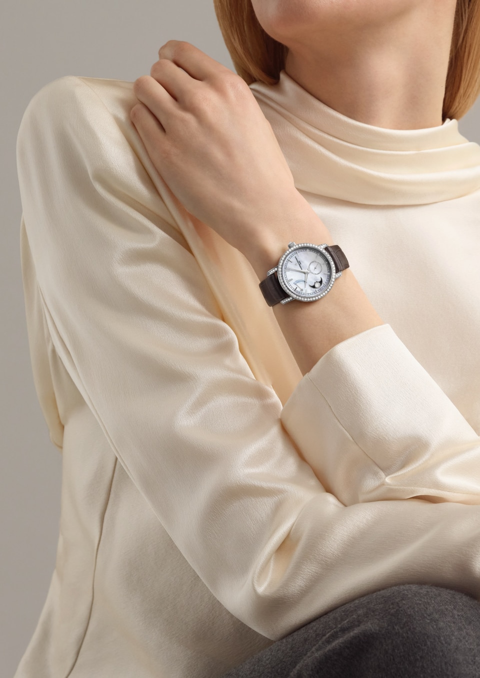  - Lifestyle product photo - Watch - Traditionnelle moon phase - 36 mm White Gold with Alligator leather strap