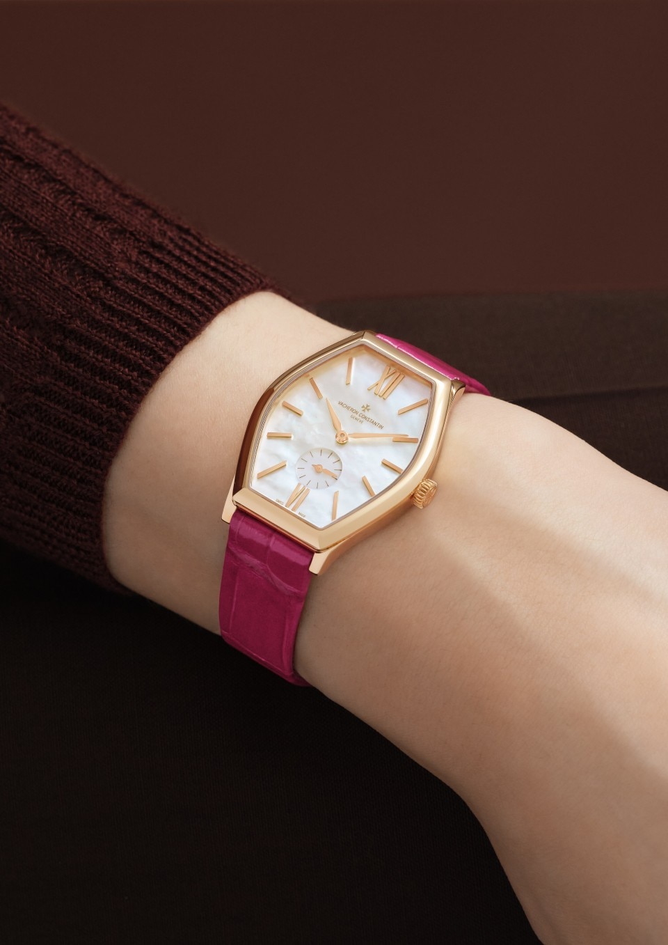 - Lifestyle product photo - Watch - Malte manual-winding - 34.4x28.4 mm Pink Gold with Alligator leather strap