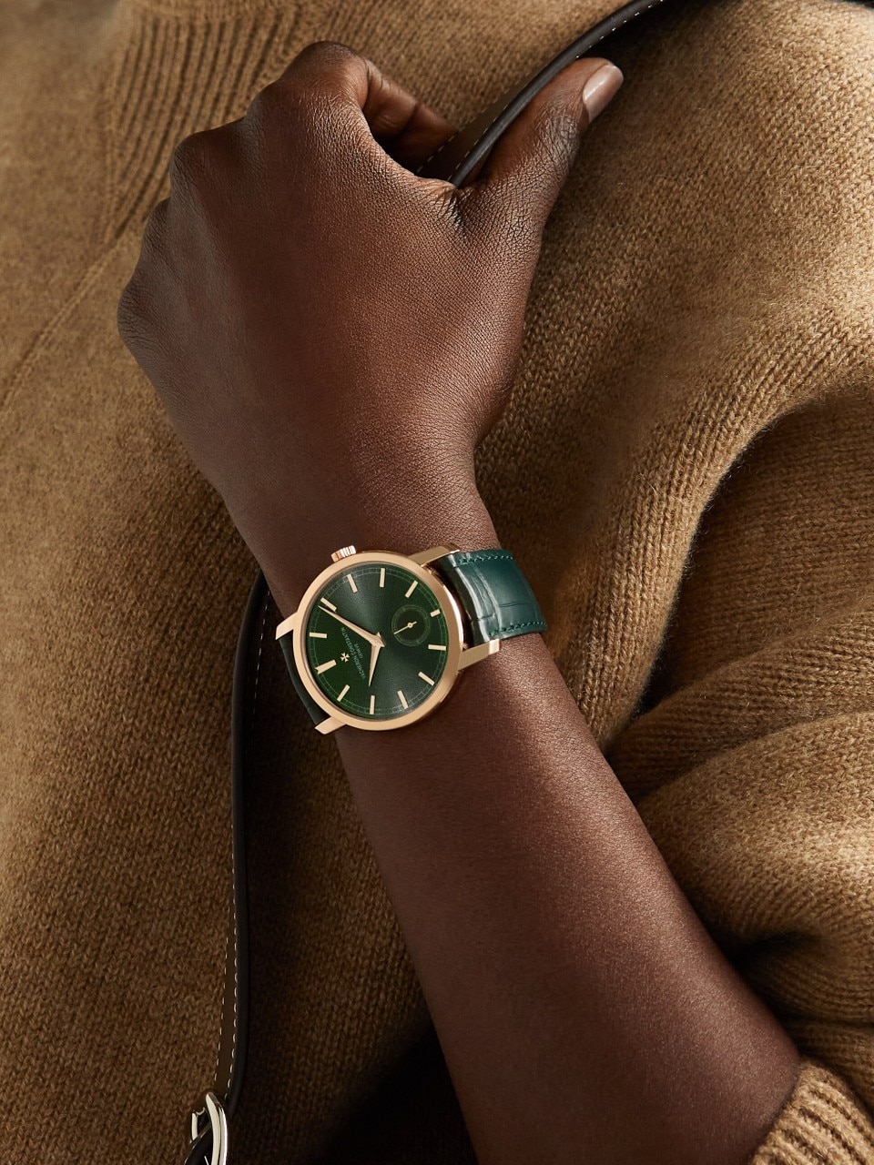 - Lifestyle product photo - Watch - Traditionnelle manual-winding - 38 mm Pink Gold with Alligator leather strap
