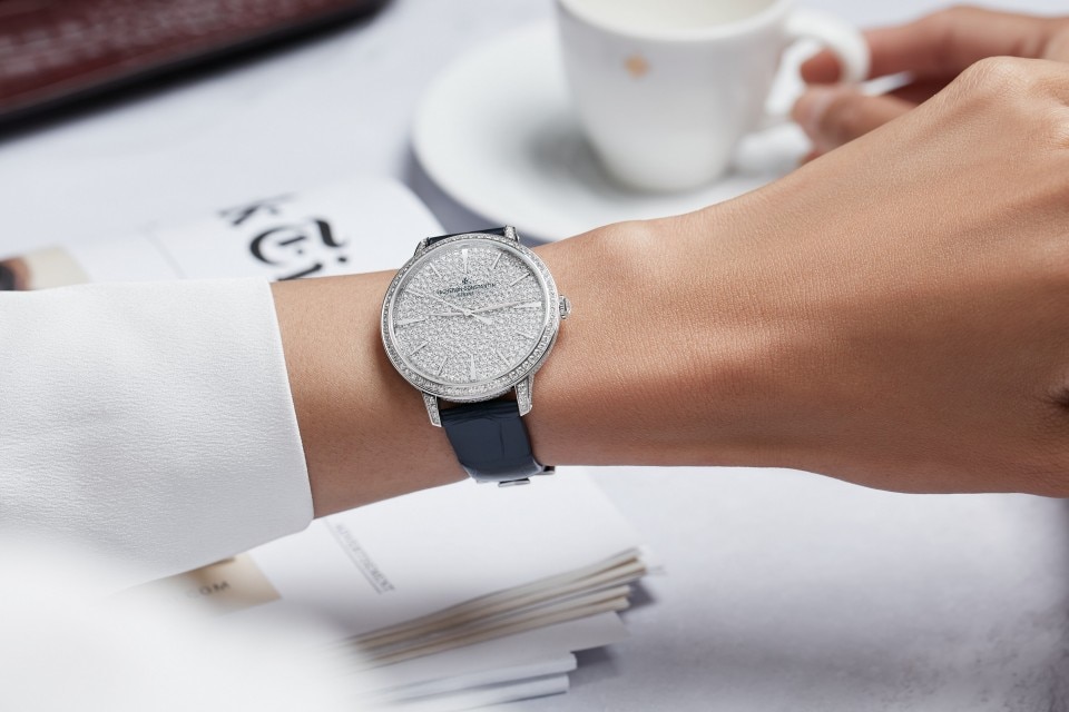 - Lifestyle product photo - Watch - Patrimony self-winding jewellery - 37 mm White Gold with Alligator leather strap