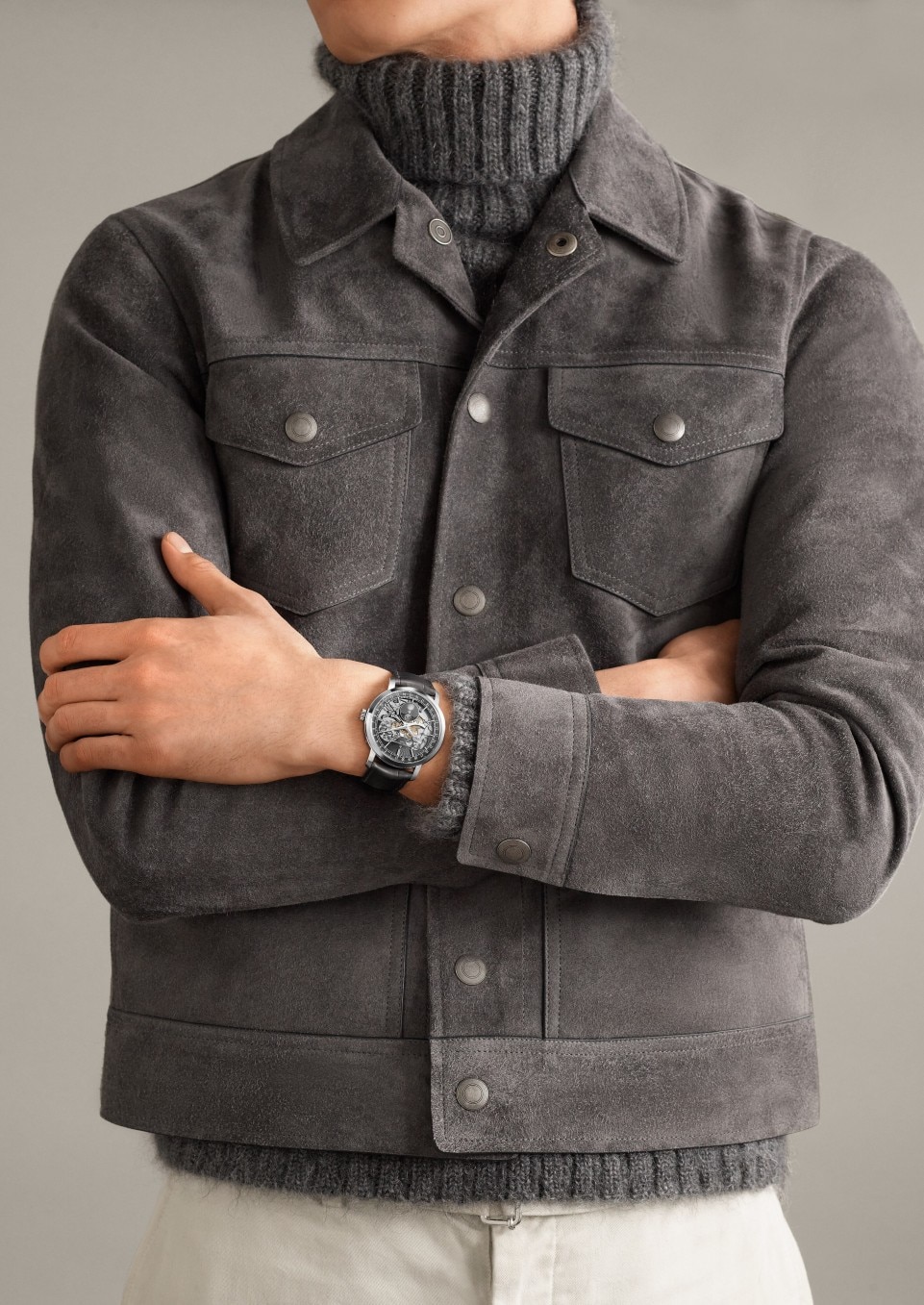 - Lifestyle product photo - Watch - Traditionnelle complete calendar openface - 41 mm White Gold with Alligator leather strap
