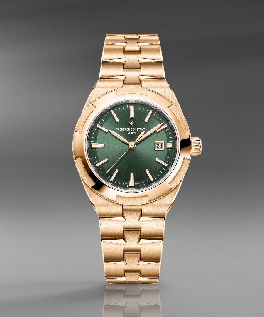 Overseas self-winding Luxury watch with a gold braclet and green dial.