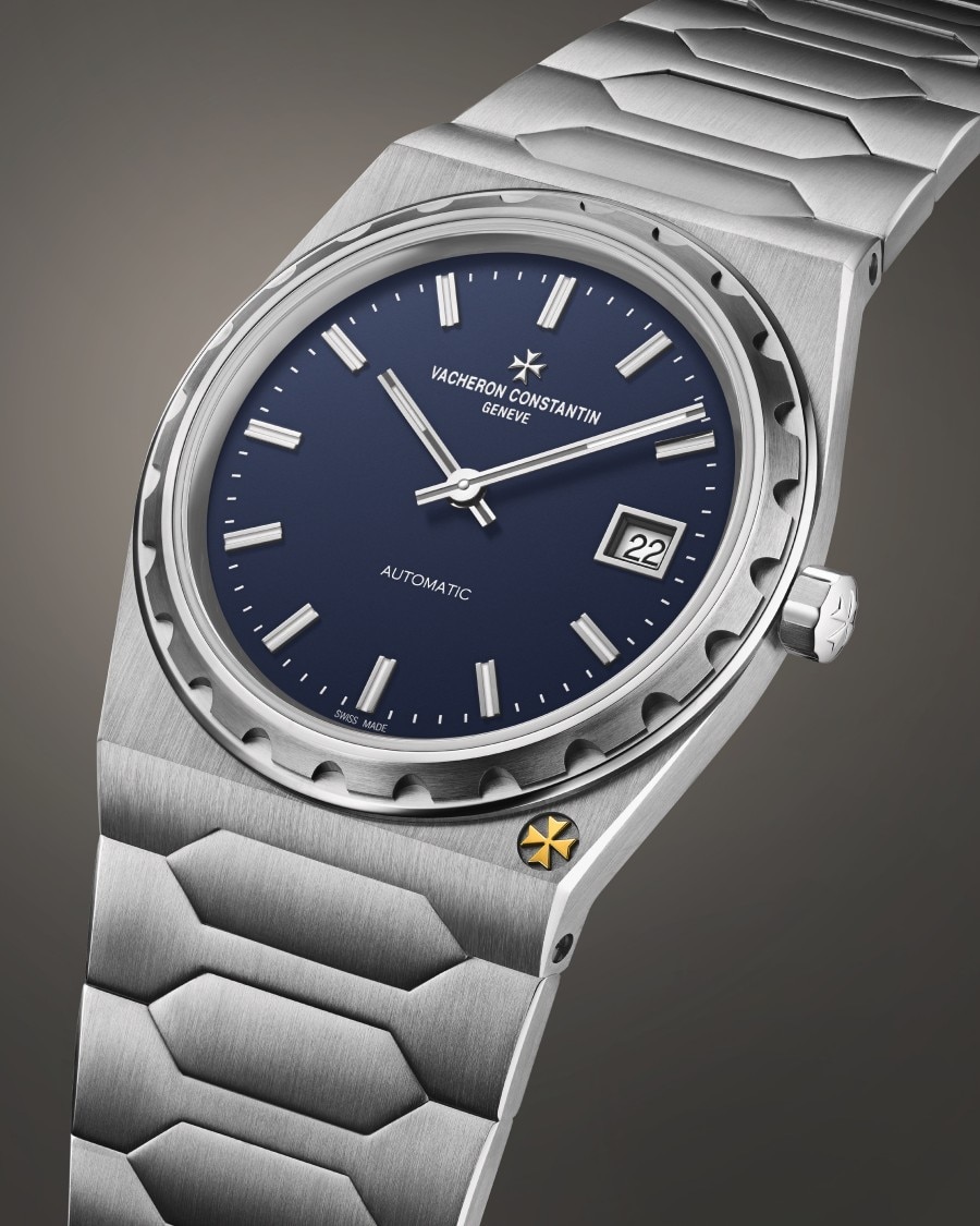 Historiques 222 A luxury timepiece with a metallic bracelet, a blue dial, and a date display.