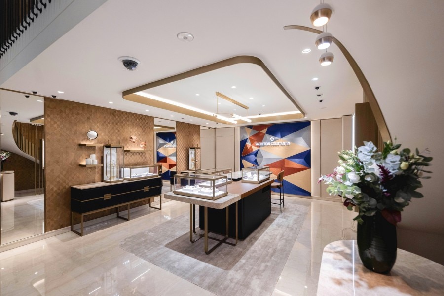 Luxury Vacheron Constantin boutique interior with display cases and modern décor.
