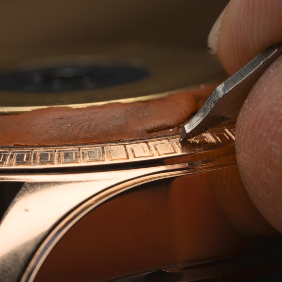 金表框架的精密雕刻