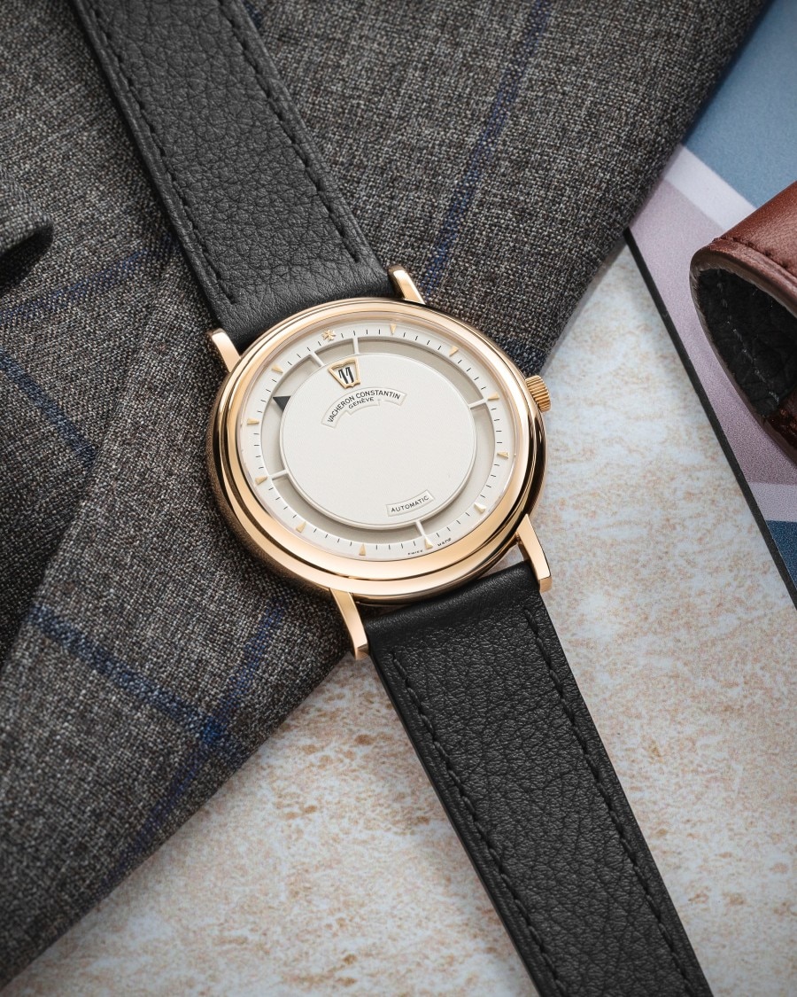 Les Collectionneurs - Jump Hour Classy watch with a gold bezel and a black leather strap.