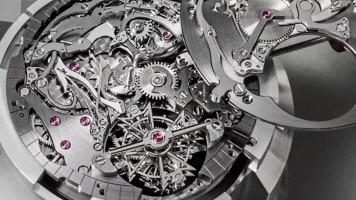Close-up of the Overseas Grand Complication Openface movement.